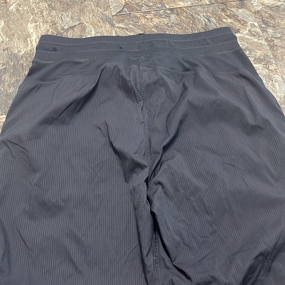 Women’s Jogger - Picture 3 of 5